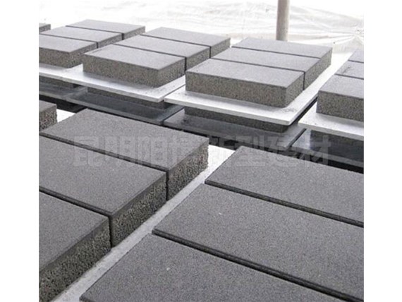 生態(tài)透水磚所需基礎工程對比傳統(tǒng)鋪路，哪種更節(jié)約？昆明陽博水泥制品廠家告訴你